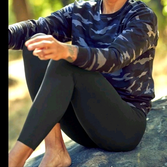 Athleta blue/black camo sweatshirt size small - Picture 1 of 2